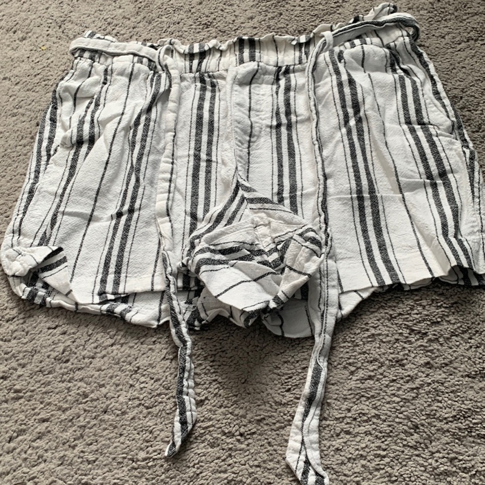 Paper bag tie linen shorts